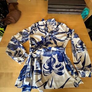 Chic Blue and White Leaf Print Blouse